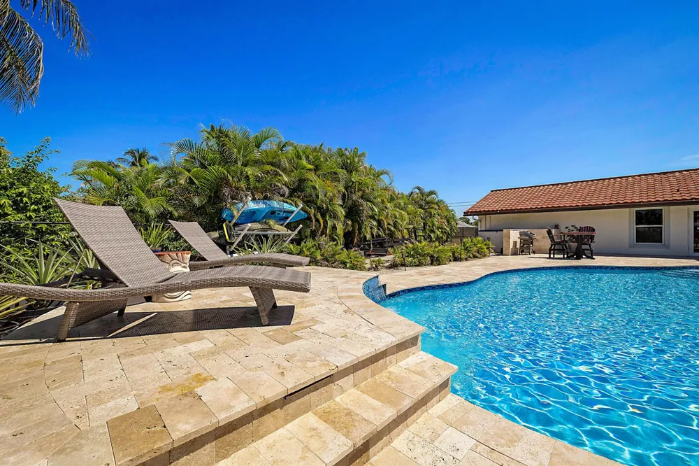 71 FAIRVIEW W Tequesta, FL 33469
