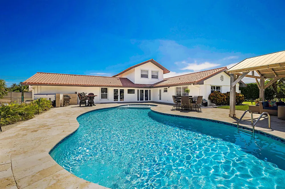 71 FAIRVIEW W Tequesta, FL 33469
