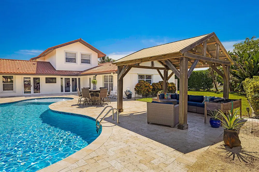 71 FAIRVIEW W Tequesta, FL 33469