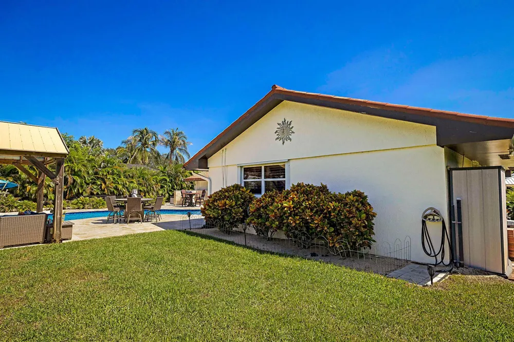 71 FAIRVIEW W Tequesta, FL 33469