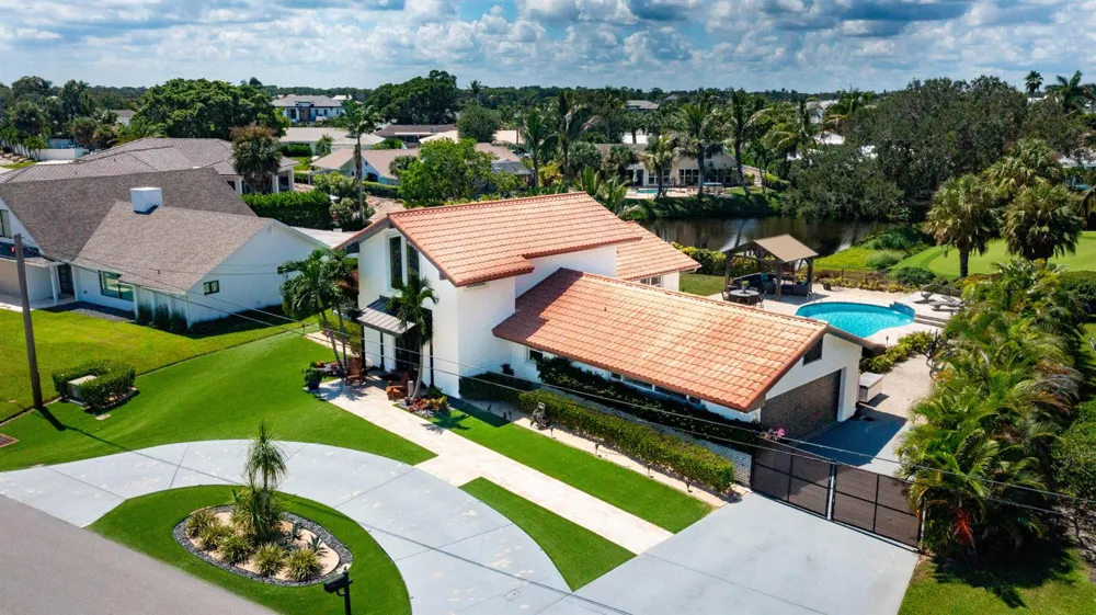 71 FAIRVIEW W Tequesta, FL 33469