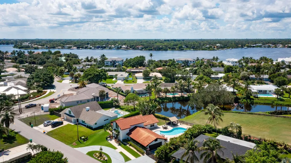 71 FAIRVIEW W Tequesta, FL 33469