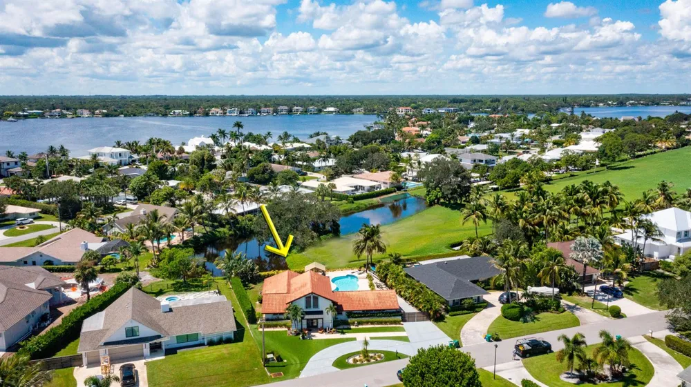 71 FAIRVIEW W Tequesta, FL 33469