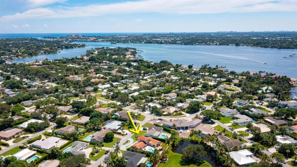 71 FAIRVIEW W Tequesta, FL 33469