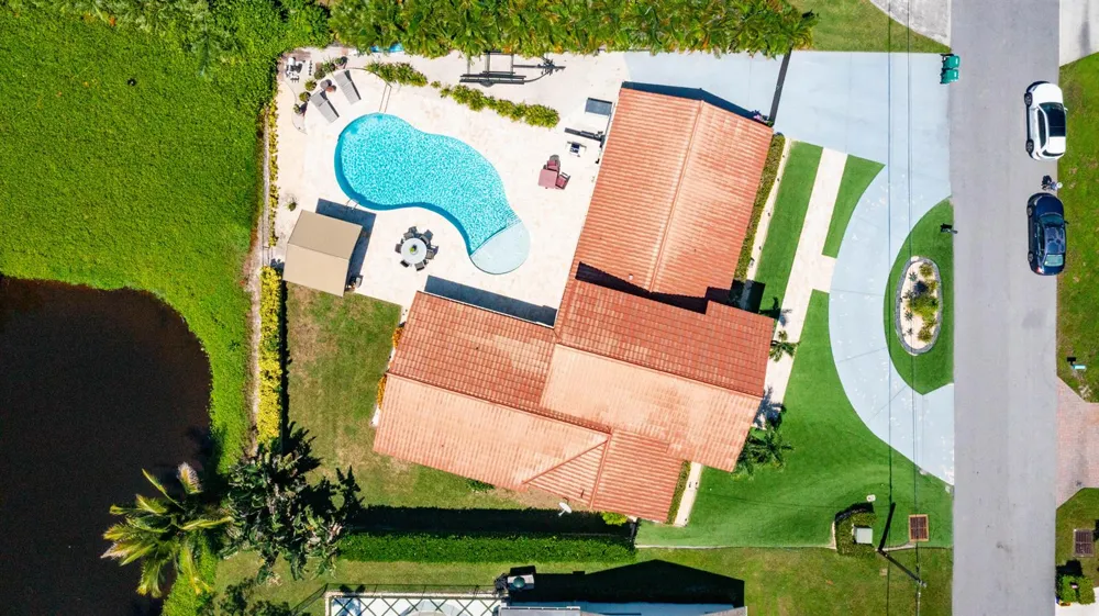 71 FAIRVIEW W Tequesta, FL 33469