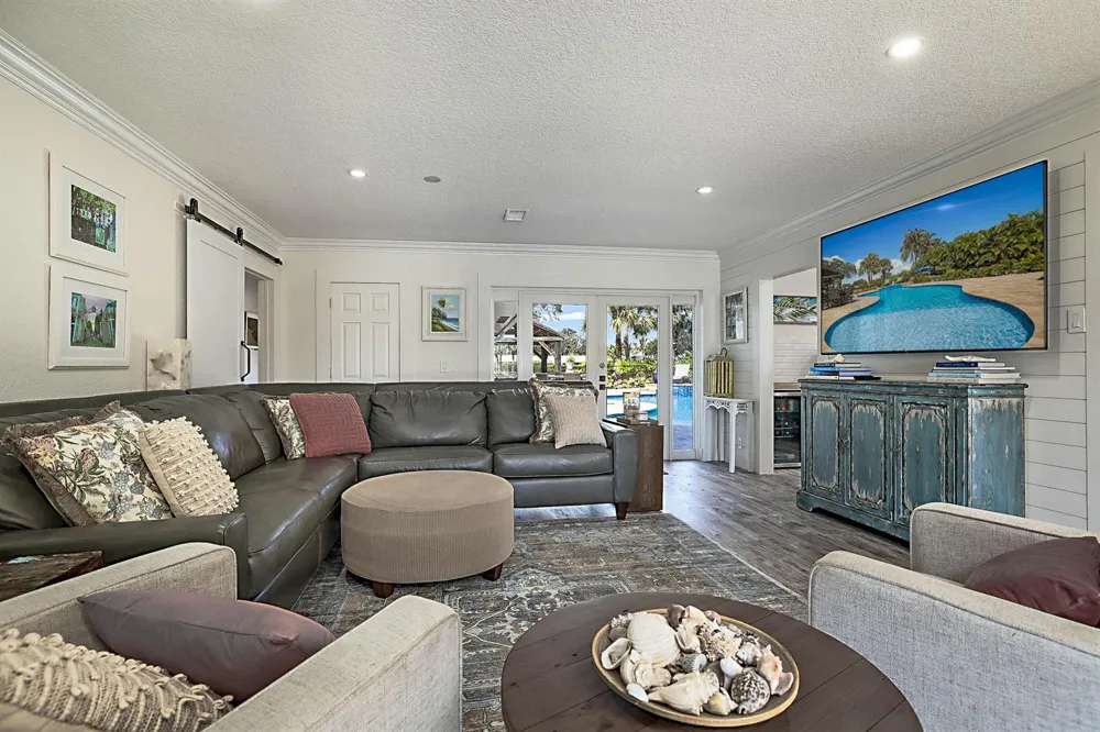 71 FAIRVIEW W Tequesta, FL 33469