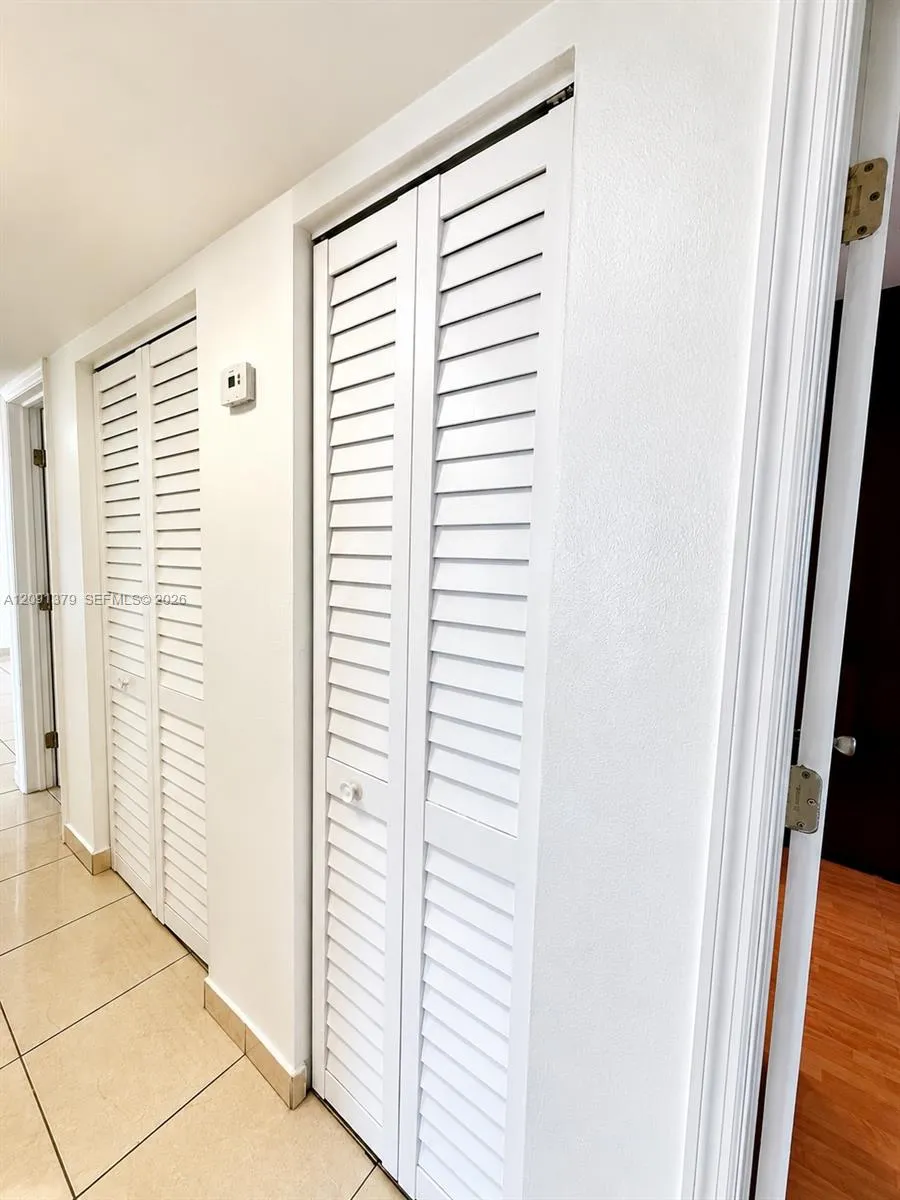 1075 W 68th St #415 Hialeah, FL 33014