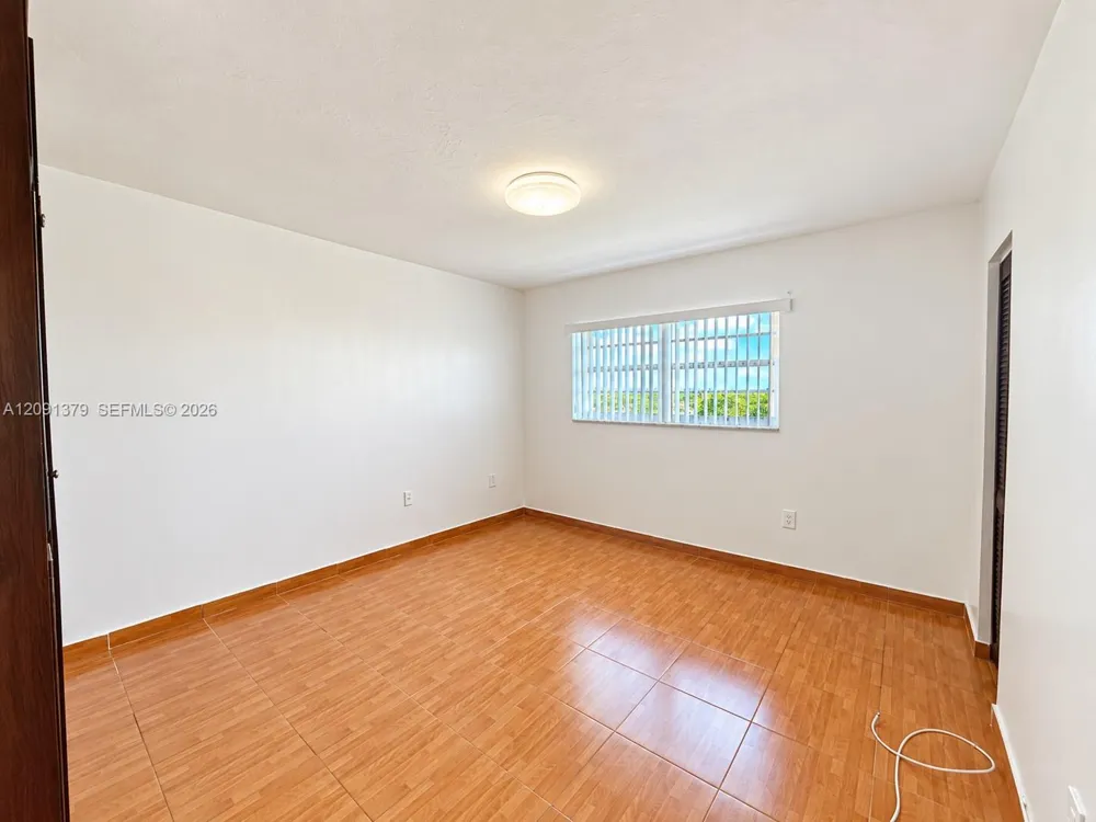 1075 W 68th St #415 Hialeah, FL 33014