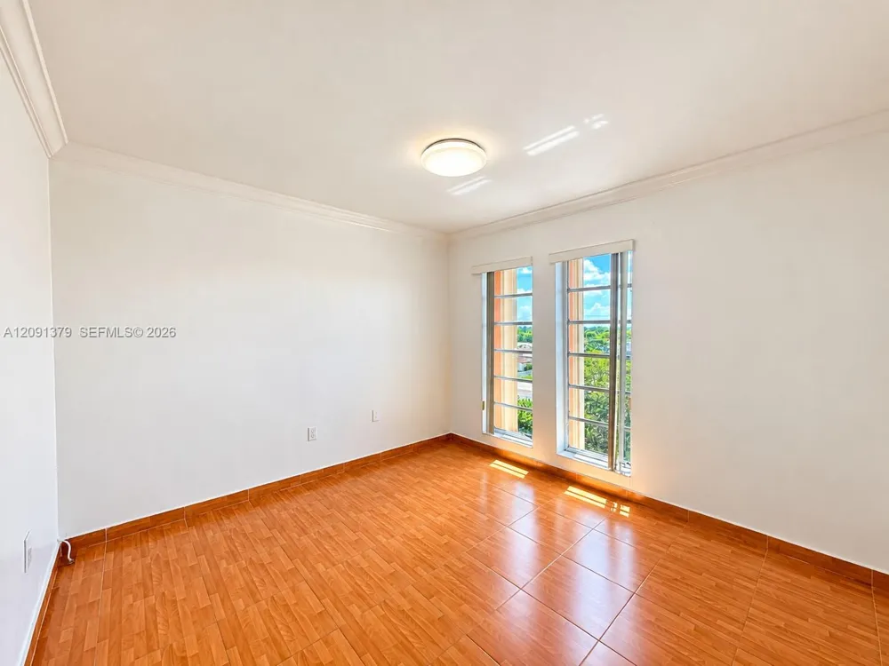 1075 W 68th St #415 Hialeah, FL 33014