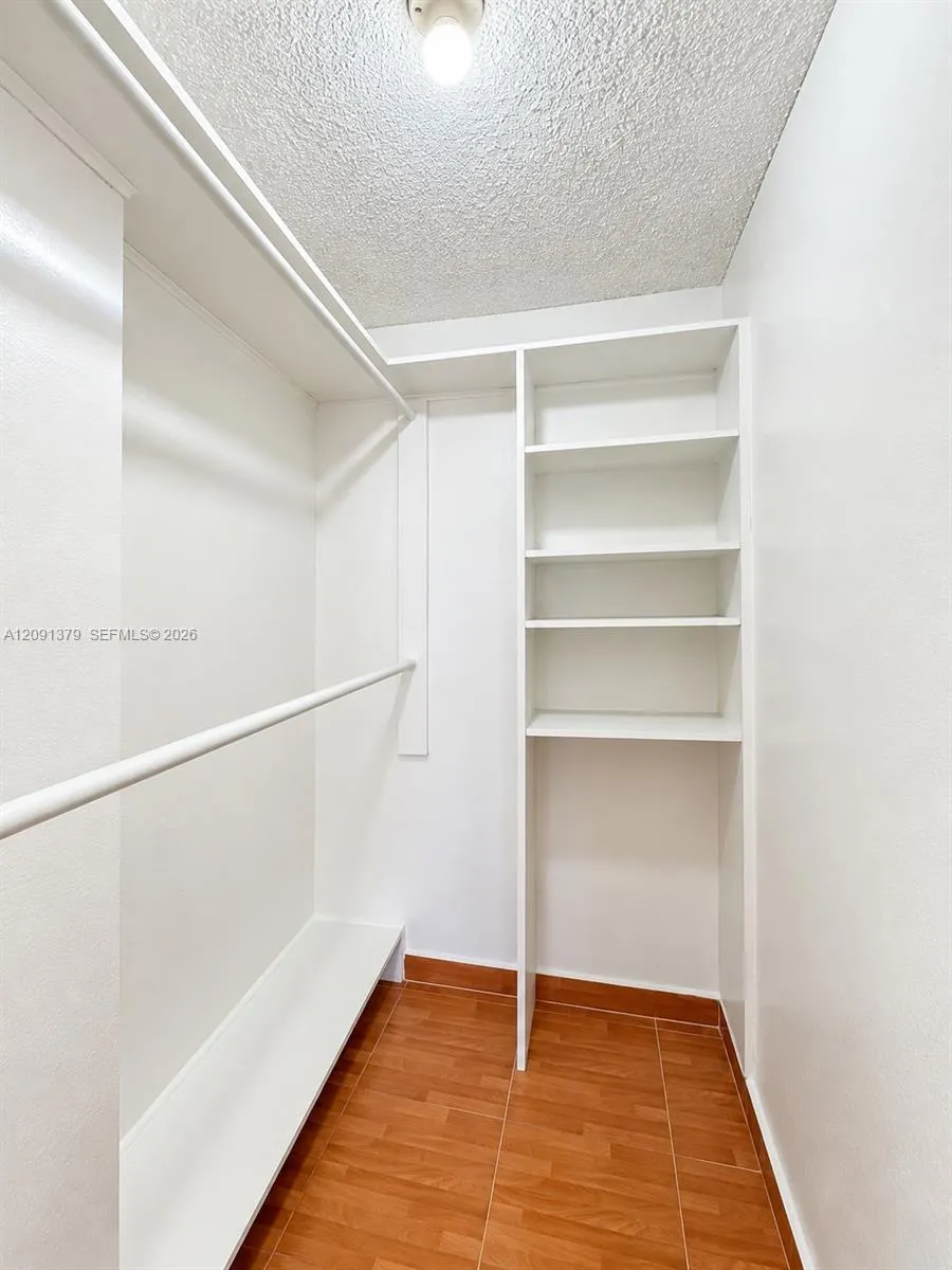 1075 W 68th St #415 Hialeah, FL 33014