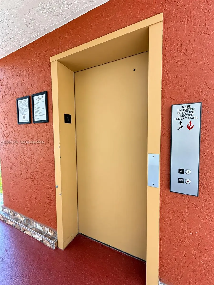 1075 W 68th St #415 Hialeah, FL 33014