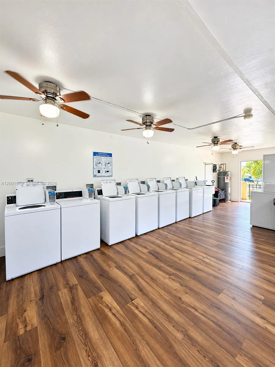 1075 W 68th St #415 Hialeah, FL 33014
