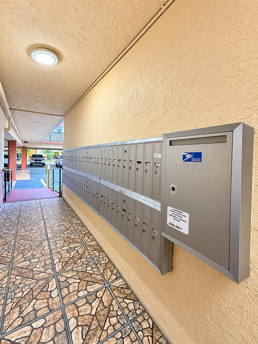 1075 W 68th St #415 Hialeah, FL 33014