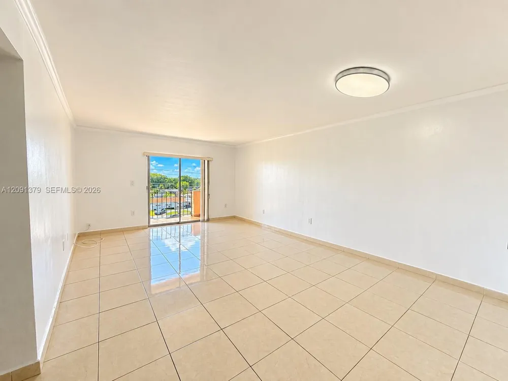 1075 W 68th St #415 Hialeah, FL 33014