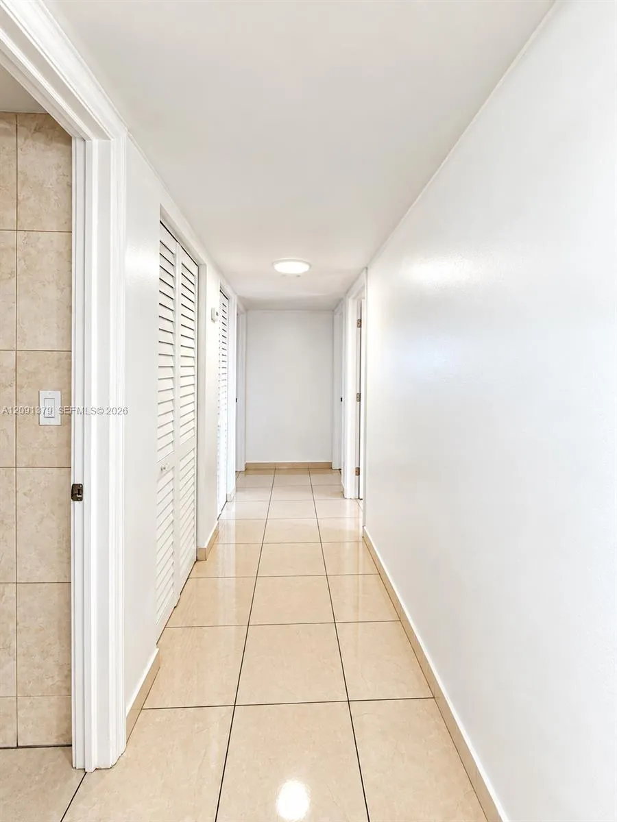 1075 W 68th St #415 Hialeah, FL 33014