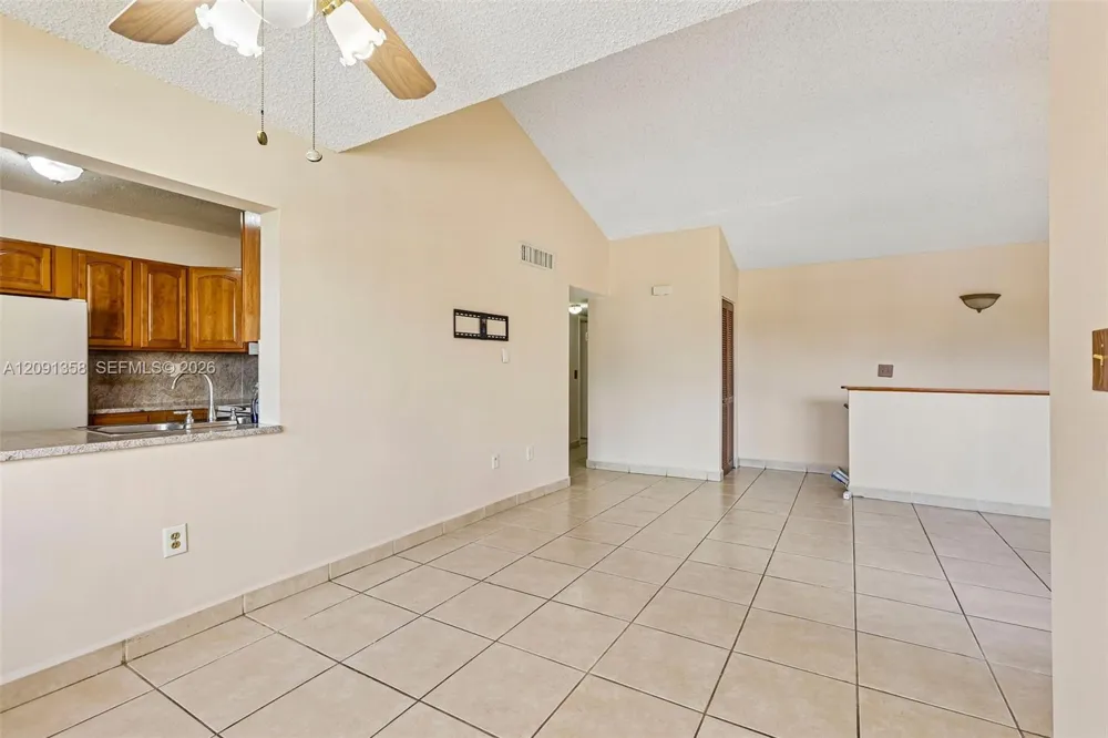 241 W Park Dr #5-202 Miami, FL 33172