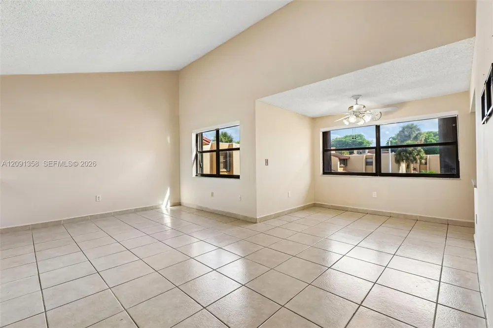 241 W Park Dr #5-202 Miami, FL 33172