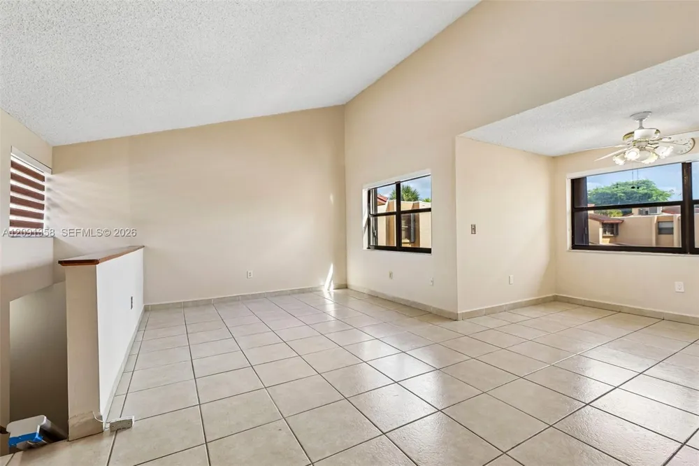241 W Park Dr #5-202 Miami, FL 33172