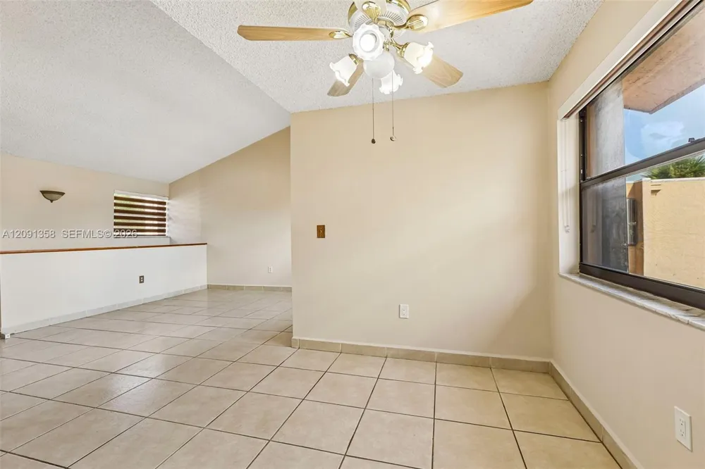 241 W Park Dr #5-202 Miami, FL 33172