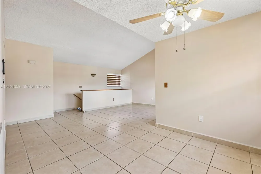 241 W Park Dr #5-202 Miami, FL 33172