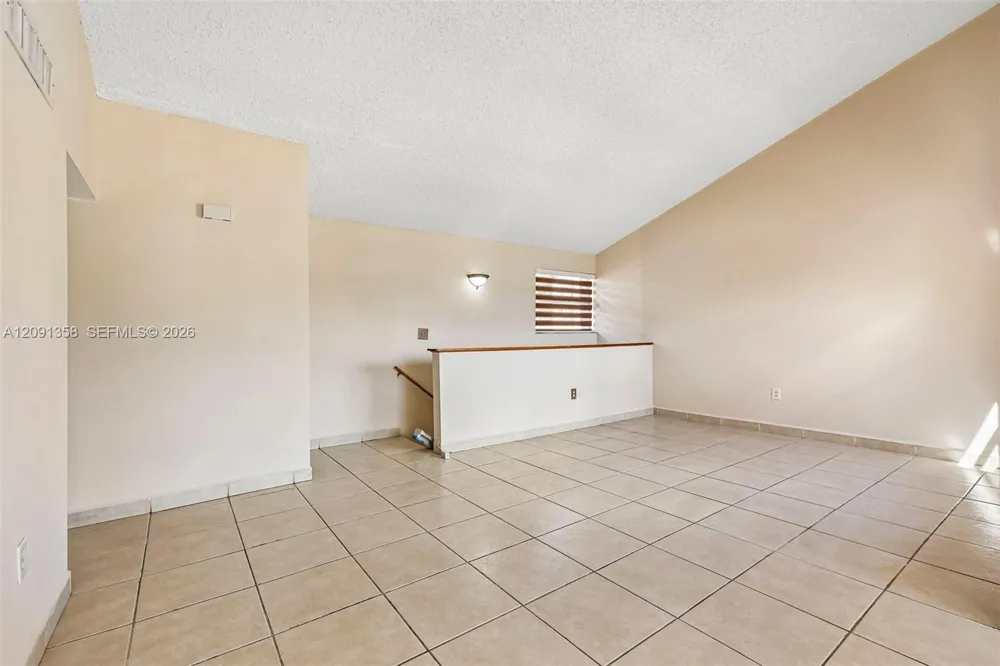 241 W Park Dr #5-202 Miami, FL 33172