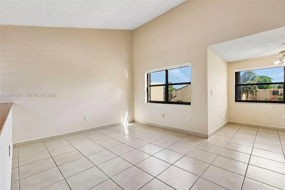 241 W Park Dr #5-202 Miami, FL 33172