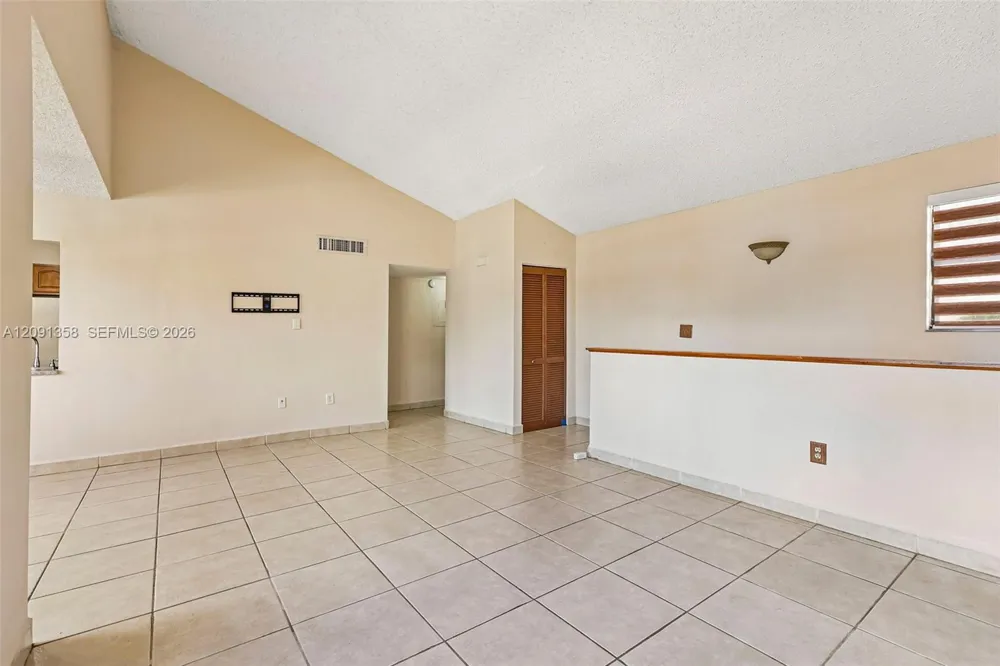241 W Park Dr #5-202 Miami, FL 33172