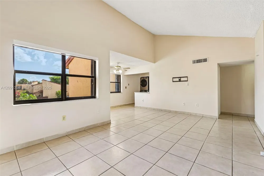 241 W Park Dr #5-202 Miami, FL 33172