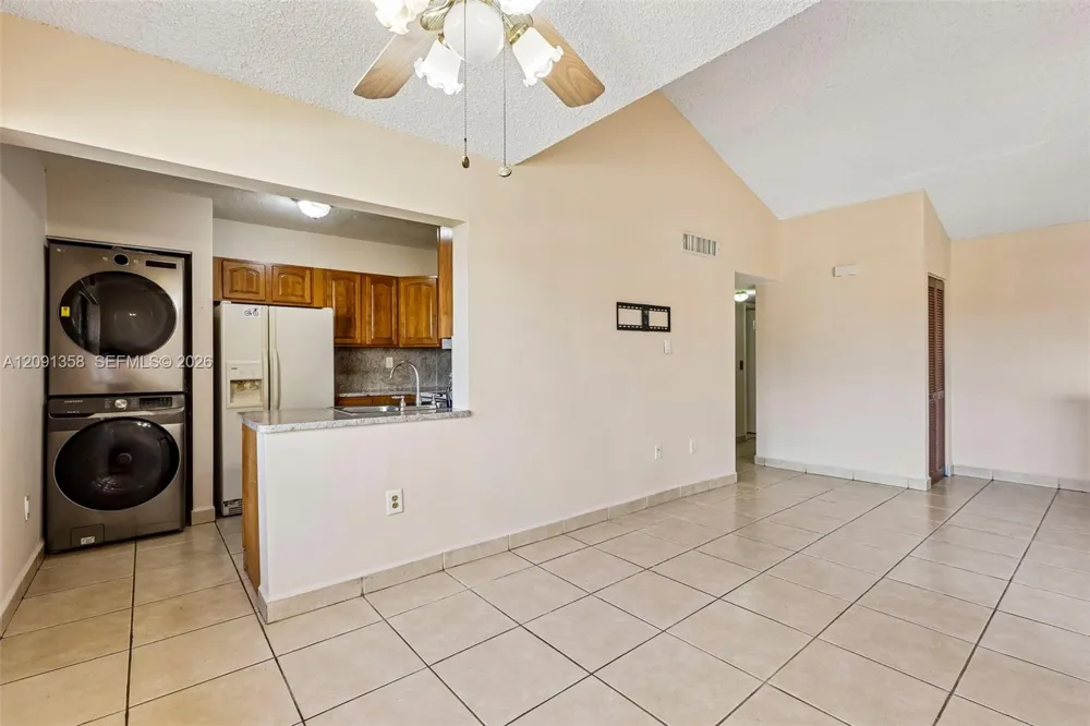 241 W Park Dr #5-202 Miami, FL 33172