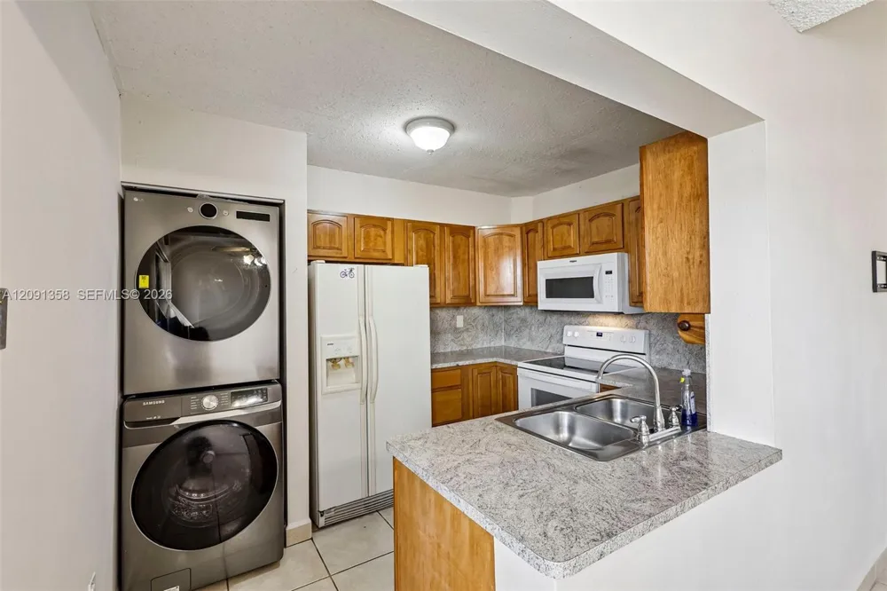 241 W Park Dr #5-202 Miami, FL 33172