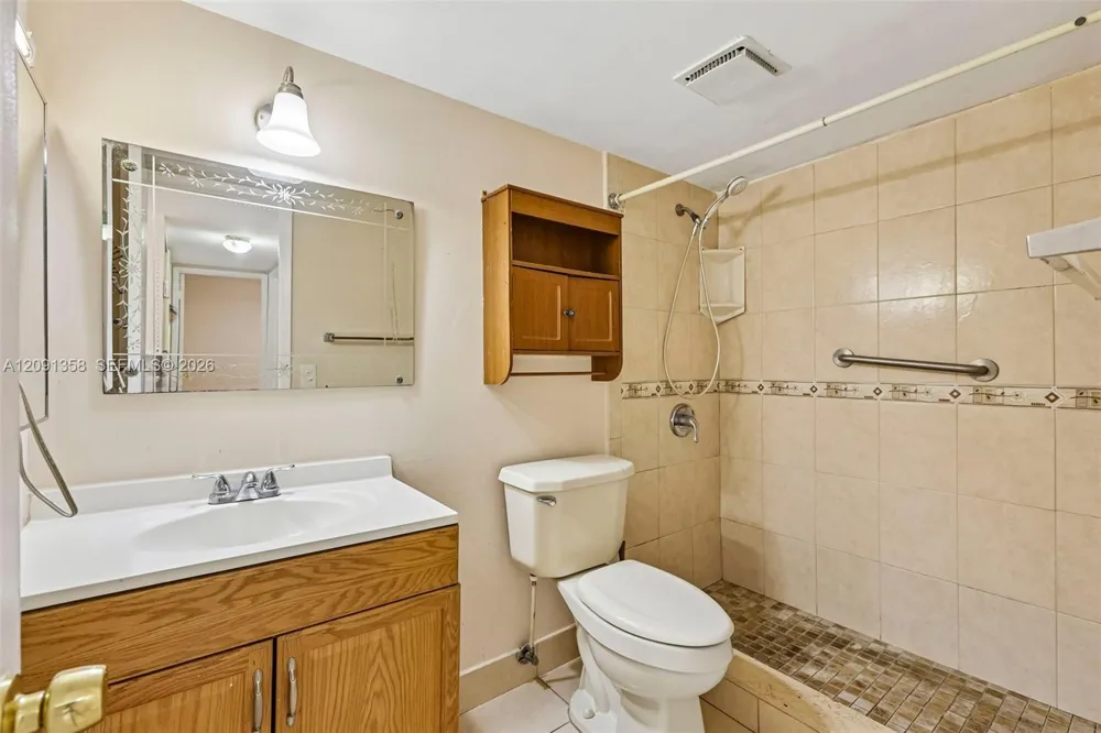 241 W Park Dr #5-202 Miami, FL 33172