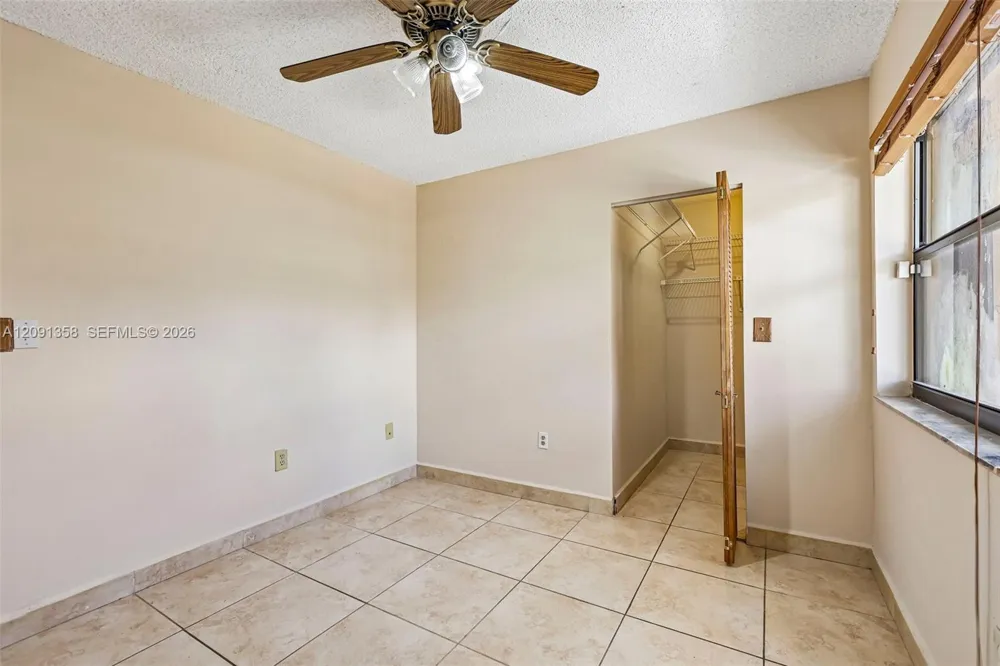 241 W Park Dr #5-202 Miami, FL 33172