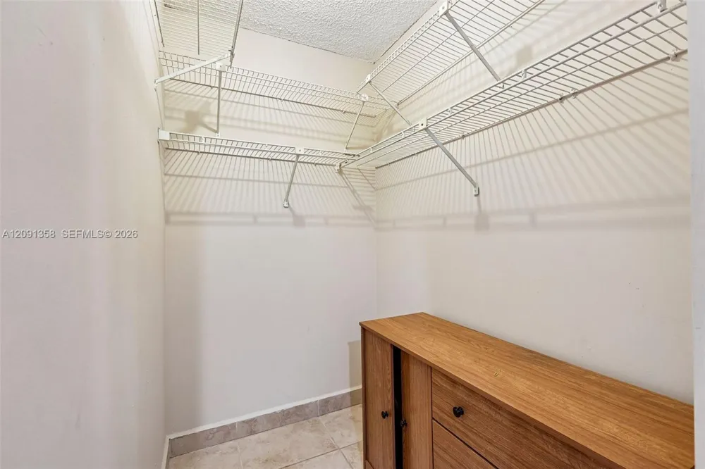 241 W Park Dr #5-202 Miami, FL 33172