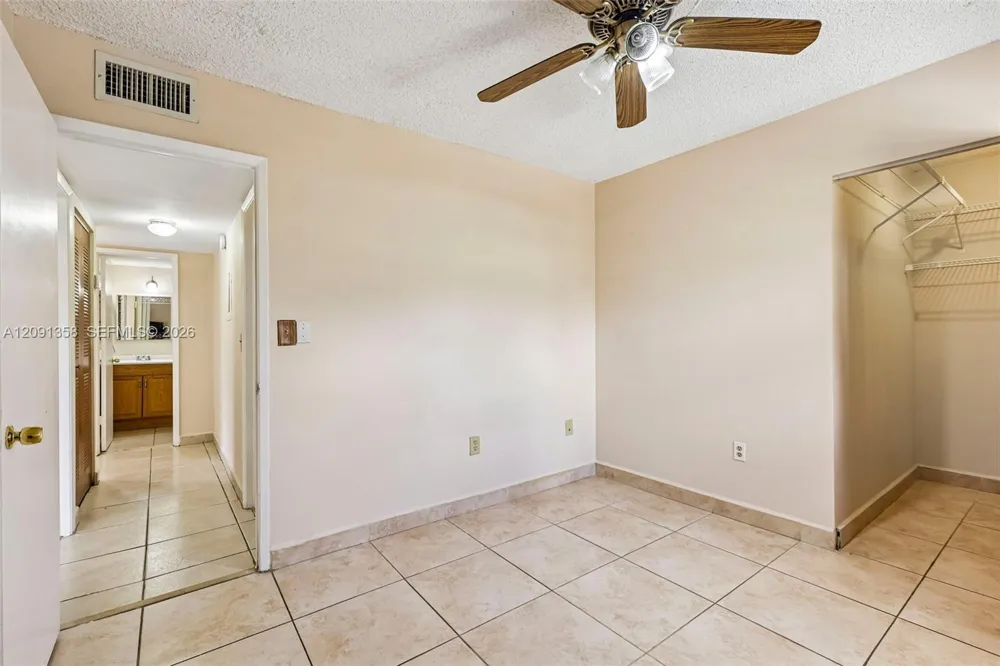 241 W Park Dr #5-202 Miami, FL 33172