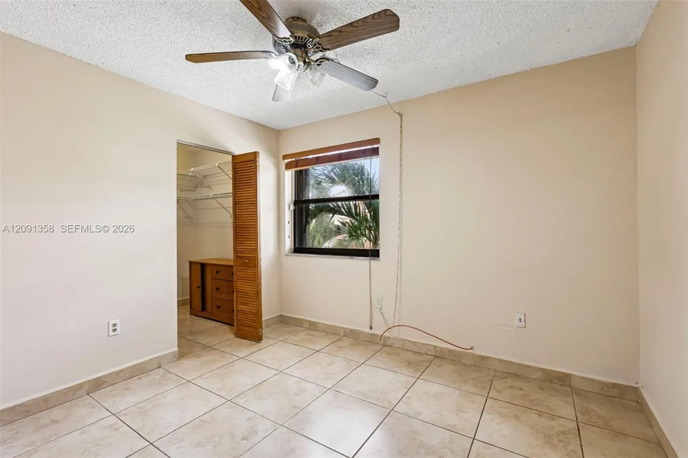 241 W Park Dr #5-202 Miami, FL 33172