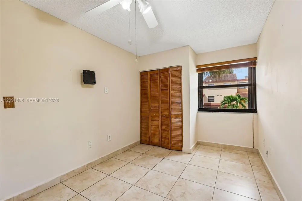 241 W Park Dr #5-202 Miami, FL 33172