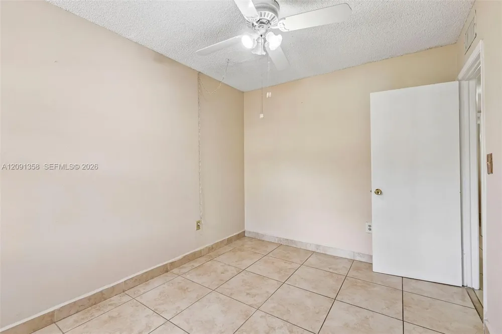 241 W Park Dr #5-202 Miami, FL 33172