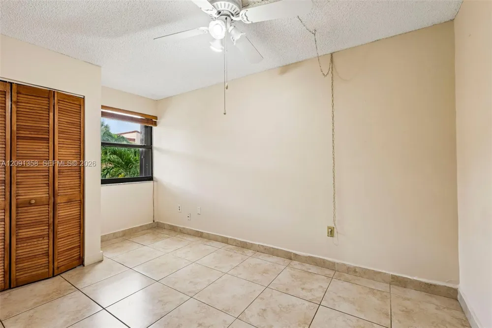 241 W Park Dr #5-202 Miami, FL 33172
