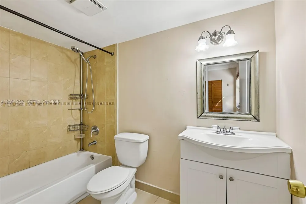 241 W Park Dr #5-202 Miami, FL 33172