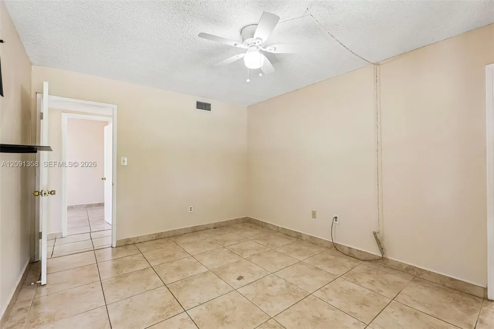 241 W Park Dr #5-202 Miami, FL 33172