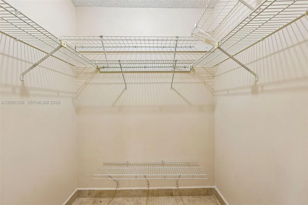 241 W Park Dr #5-202 Miami, FL 33172
