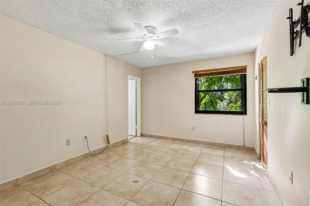 241 W Park Dr #5-202 Miami, FL 33172