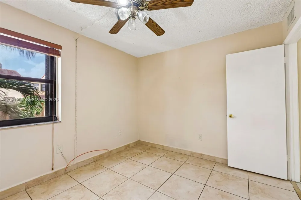 241 W Park Dr #5-202 Miami, FL 33172