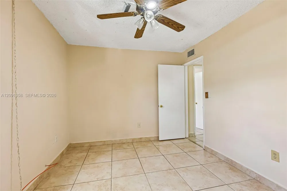 241 W Park Dr #5-202 Miami, FL 33172