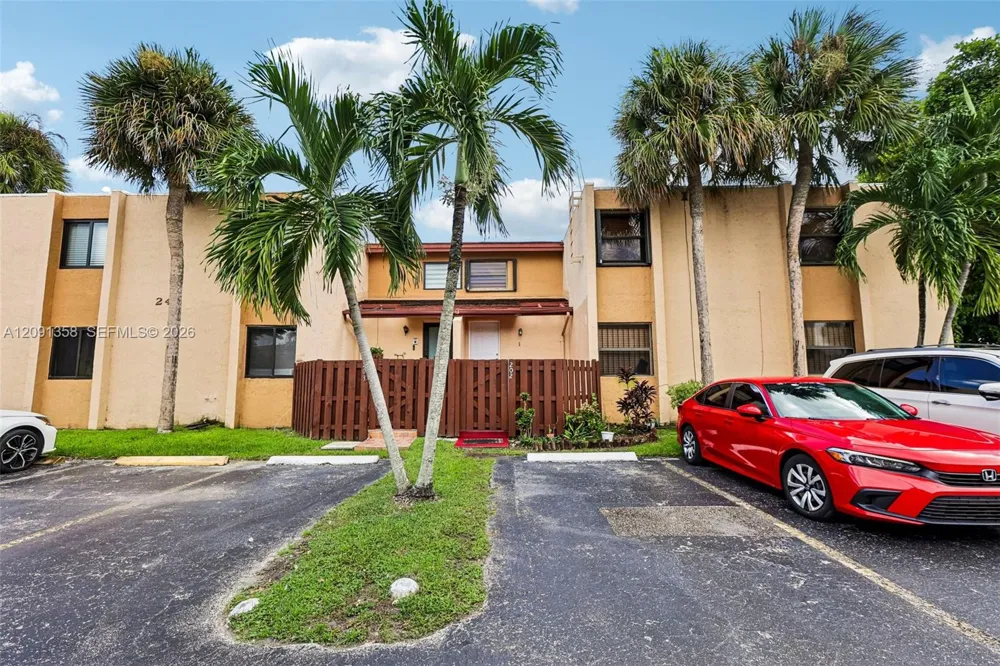241 W Park Dr #5-202 Miami, FL 33172