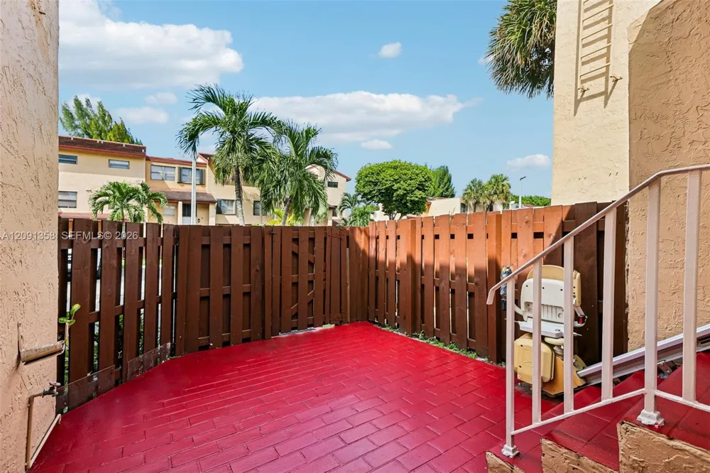 241 W Park Dr #5-202 Miami, FL 33172