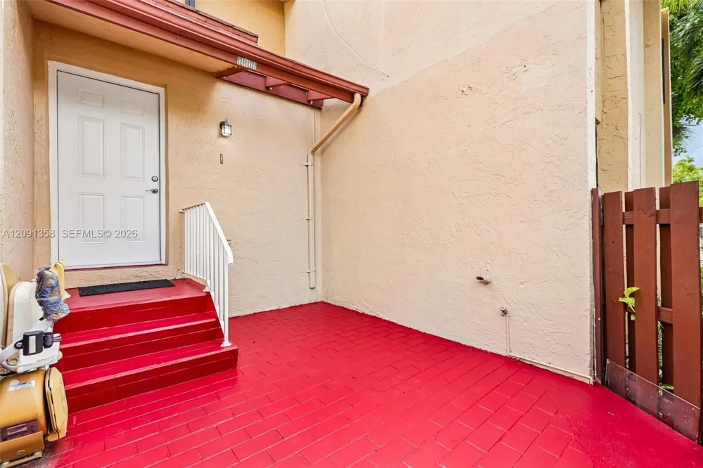 241 W Park Dr #5-202 Miami, FL 33172