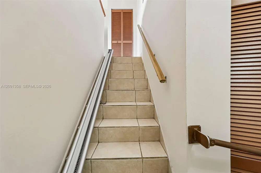 241 W Park Dr #5-202 Miami, FL 33172