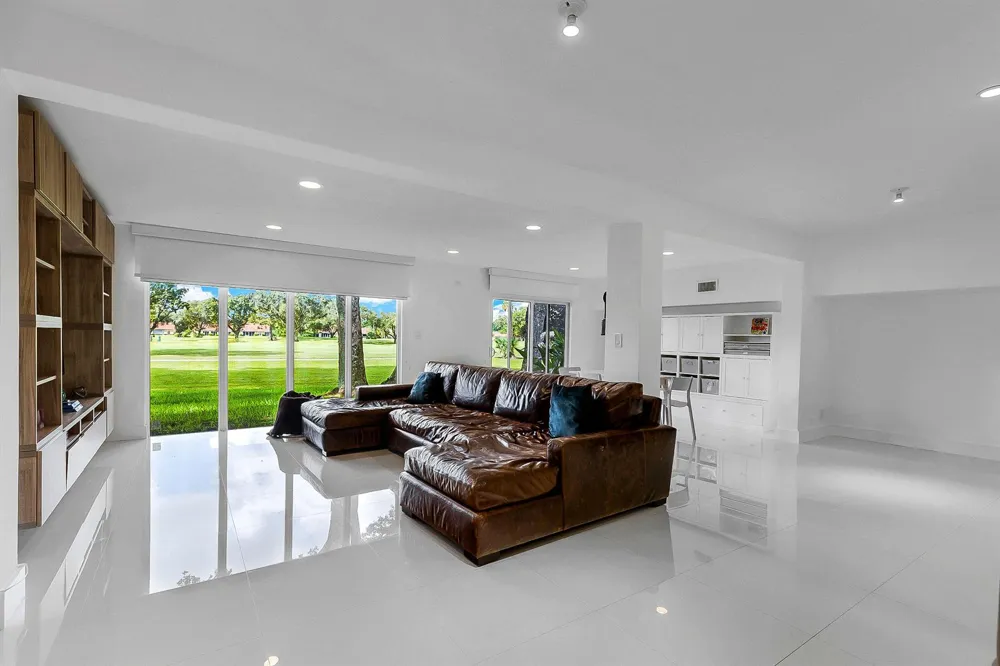 3759 Oaks Clubhouse Drive #P7 Pompano Beach, FL 33069