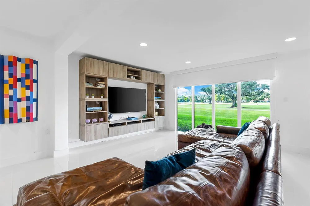 3759 Oaks Clubhouse Drive #P7 Pompano Beach, FL 33069
